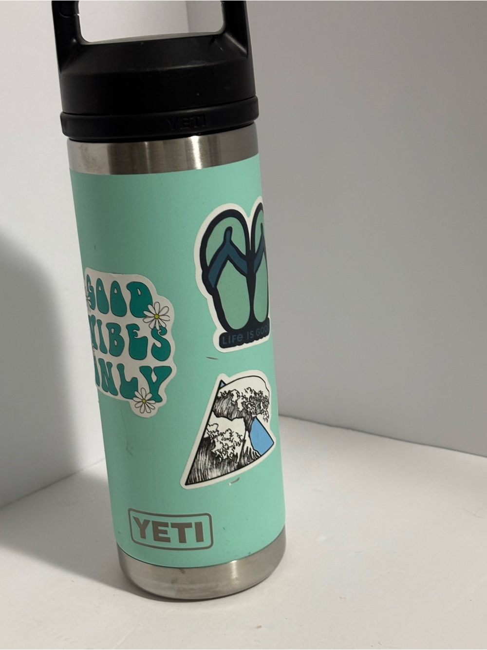 YETI Rambler Seafoam Water Bottle 18 oz Chug Cap Brand New Yeti Flaw See Photos - Picture 2 of 8
